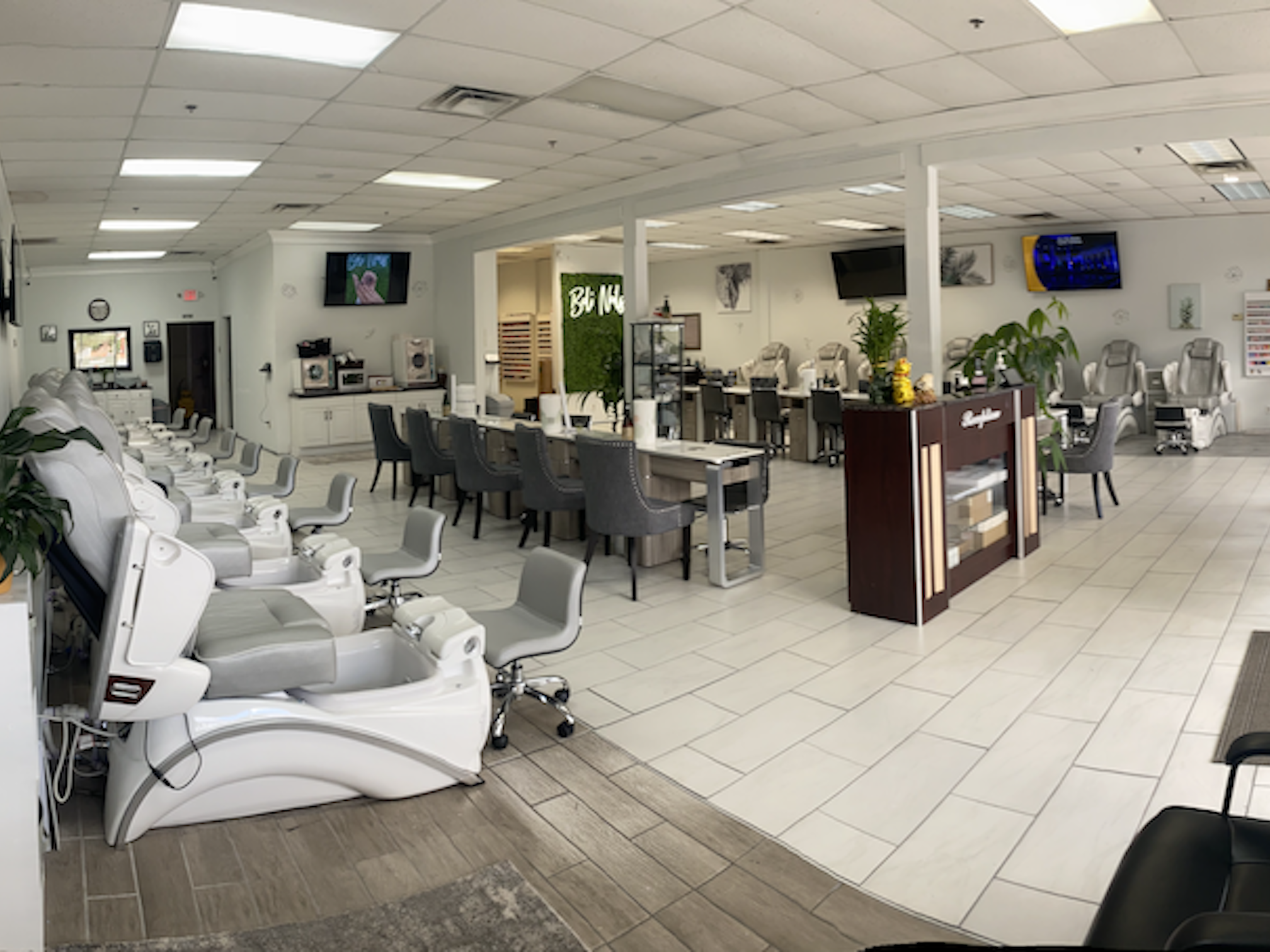 wide range of waxing service: eyebrow wax,body wax,bikini wax,brazilian wax,sns nails,gel polish nails,coffin acrylic nails,massage,elite manicure, elite pedicure,royal pedicure,royal manicure